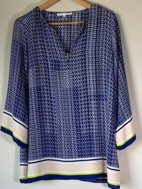 Violet & Claire Blue and White Geometric Blouse